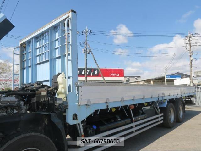 Isuzu GIGA 2018-06 6498075-11