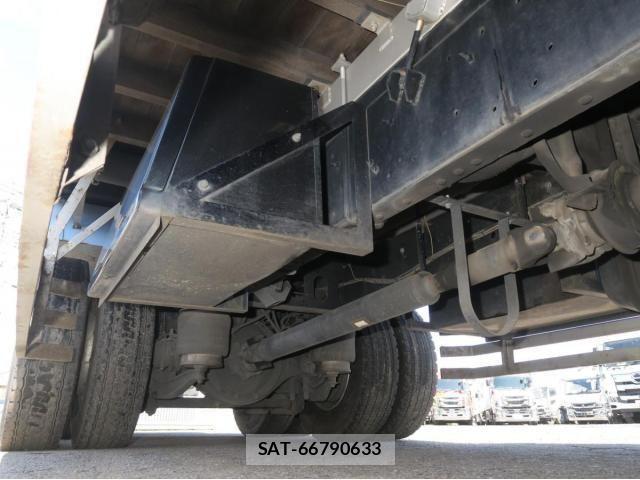 Isuzu GIGA 2018-06 6498075-17
