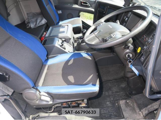 Isuzu GIGA 2018-06 6498075-28