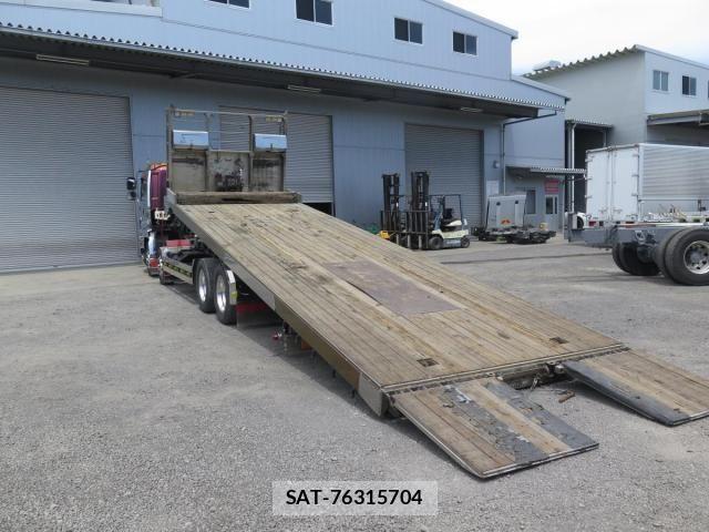 Isuzu GIGA 2010-11 6498069-12