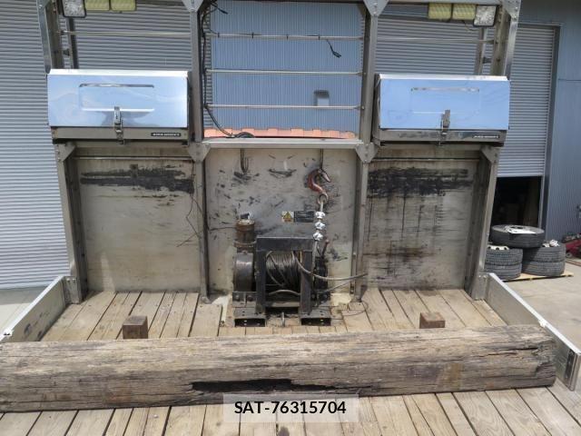 Isuzu GIGA 2010-11 6498069-17