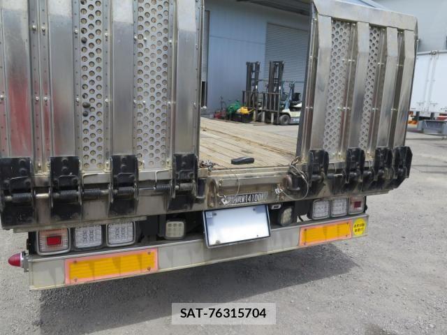 Isuzu GIGA 2010-11 6498069-19