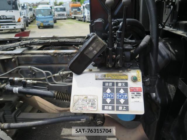 Isuzu GIGA 2010-11 6498069-21