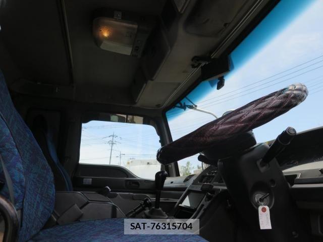 Isuzu GIGA 2010-11 6498069-23