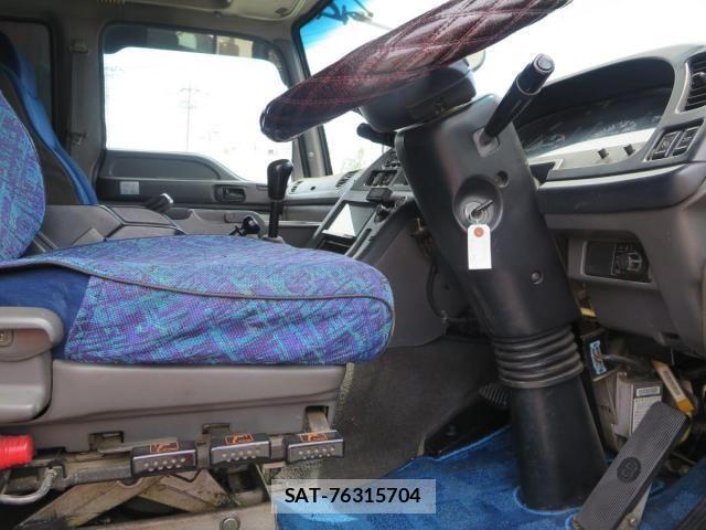 Isuzu GIGA 2010-11 6498069-25