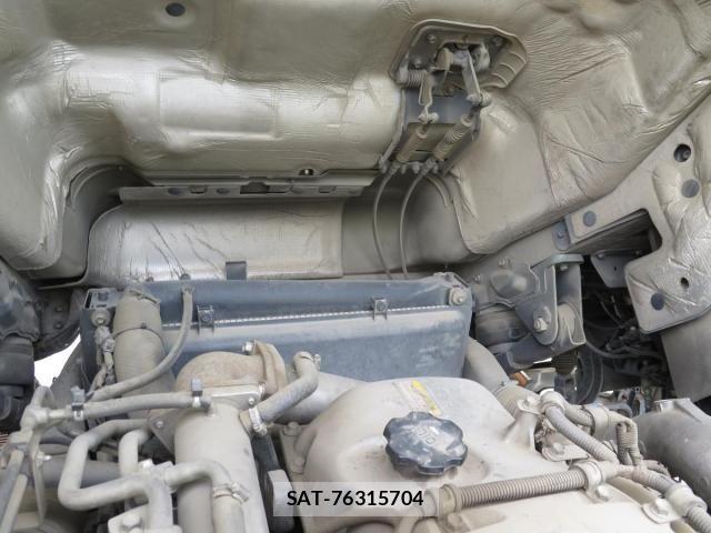 Isuzu GIGA 2010-11 6498069-27