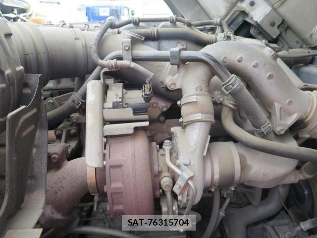 Isuzu GIGA 2010-11 6498069-28
