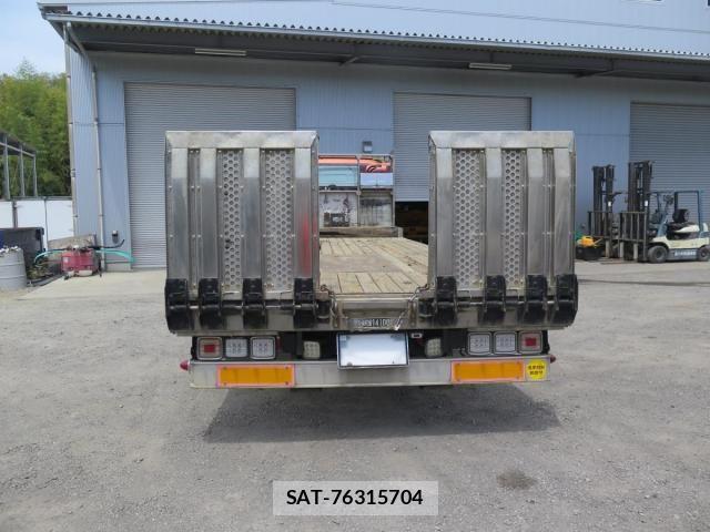 Isuzu GIGA 2010-11 6498069-7