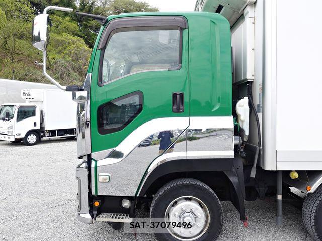 Isuzu GIGA 2017-03 6671533-8