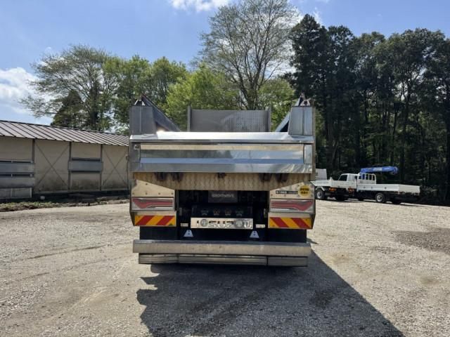 Isuzu GIGA 2016-10 6689576-7