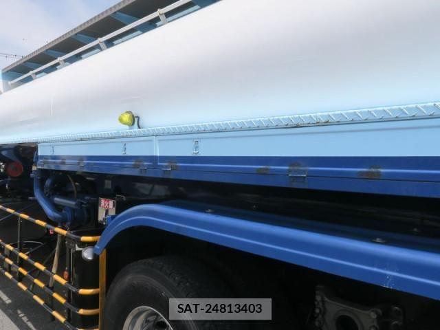 Isuzu GIGA 2011-12 6716202-17