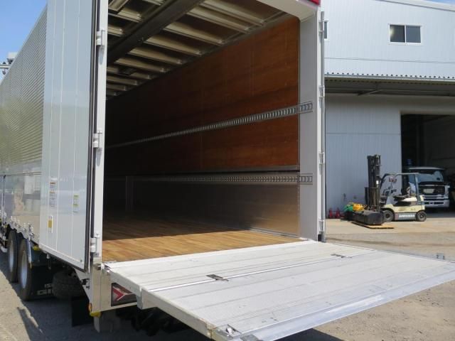 Isuzu GIGA 2018-05 6805418-19
