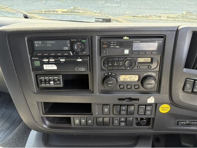 Isuzu GIGA 2018-03 6805429-29
