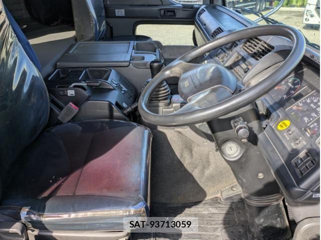 Isuzu GIGA 2016-07 6905744-23