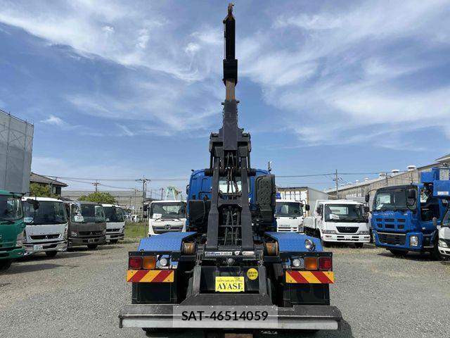 Isuzu GIGA 2016-03 6993841-11