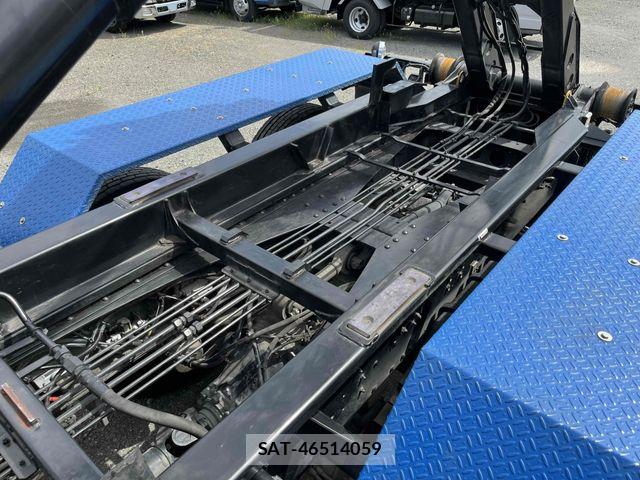 Isuzu GIGA 2016-03 6993841-13