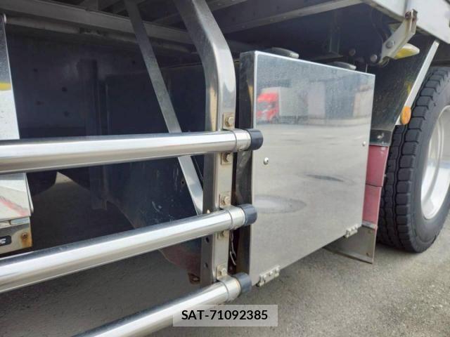 Isuzu GIGA 2017-03 7020534-15
