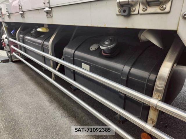 Isuzu GIGA 2017-03 7020534-17