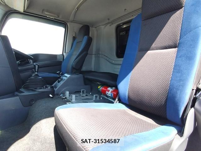 Isuzu GIGA 2016-06 7020535-24