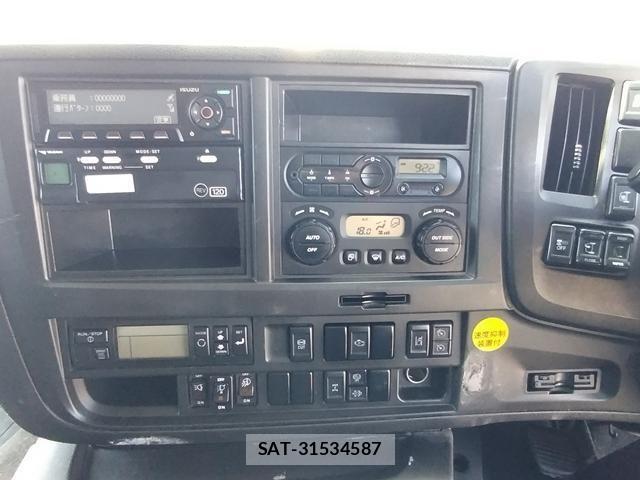 Isuzu GIGA 2016-06 7020535-26