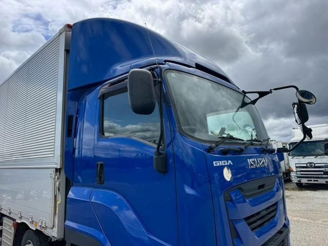 Isuzu GIGA 2017-01 7199640-9