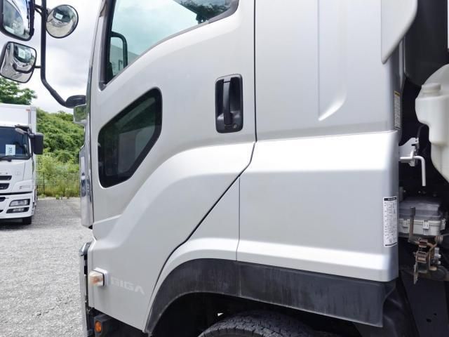 Isuzu GIGA 2019-07 7199641-12