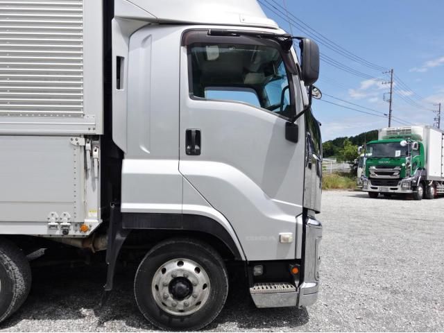 Isuzu GIGA 2019-07 7199641-6