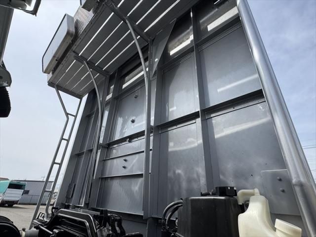 Isuzu GIGA 2017-08 7199634-12
