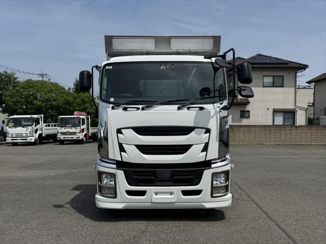 Isuzu GIGA 2017-08 7199634-2
