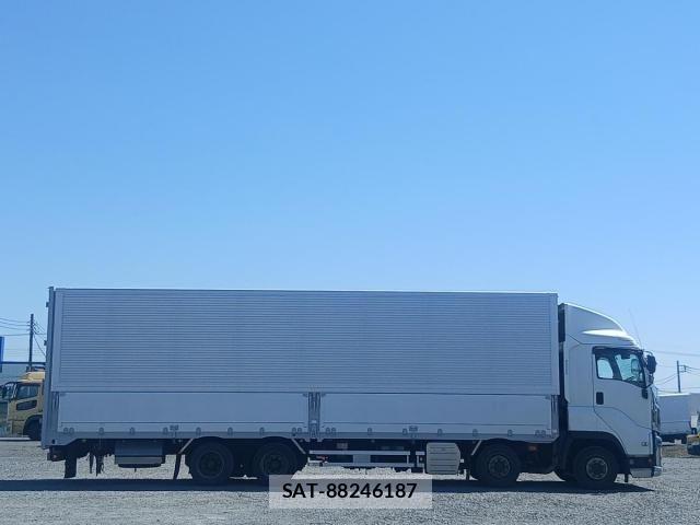 Isuzu GIGA 2016-03 7250923-4