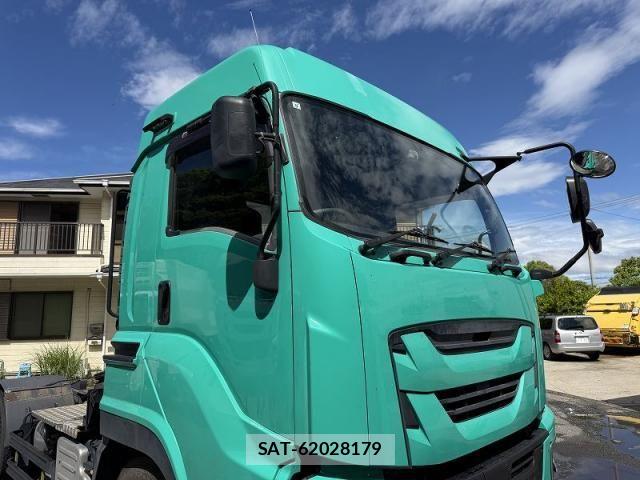Isuzu GIGA 2016-08 7250924-9