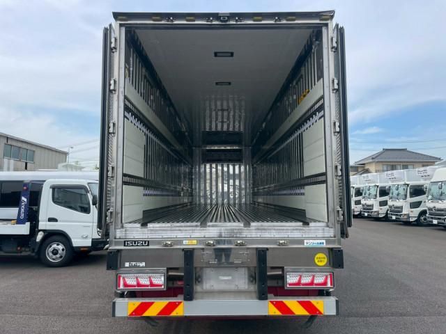 Isuzu GIGA 2017-12 7306682-13
