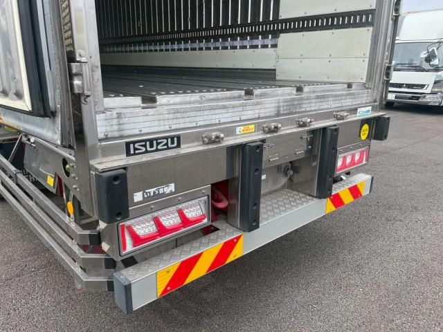 Isuzu GIGA 2017-12 7306682-14