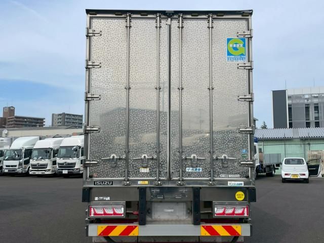 Isuzu GIGA 2017-12 7306682-4