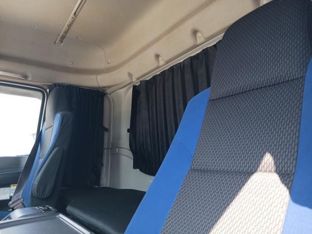 Isuzu GIGA 2017-03 7383916-18