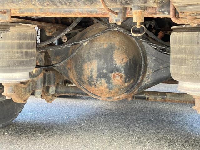 Isuzu GIGA 2016-10 7383915-16