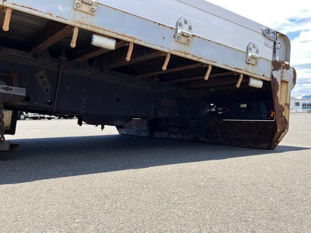 Isuzu GIGA 2016-10 7383915-17