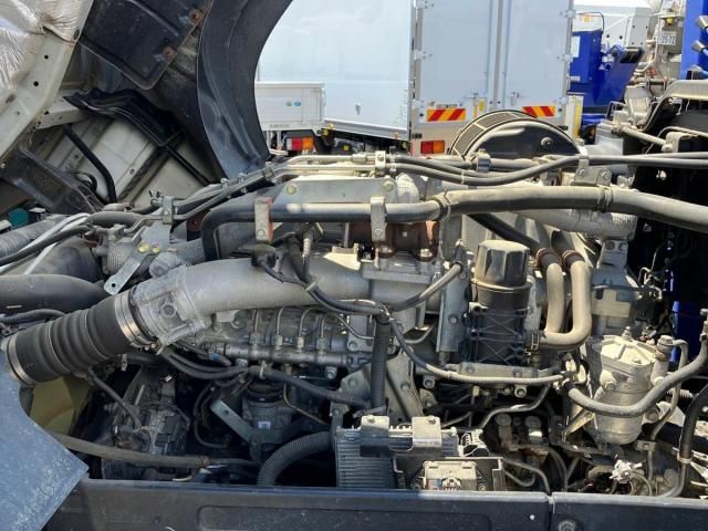 Isuzu GIGA 2016-10 7383915-18