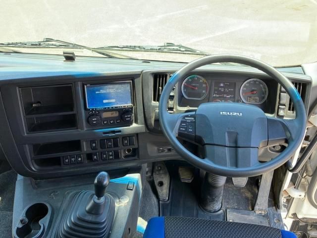 Isuzu GIGA 2016-10 7383915-22