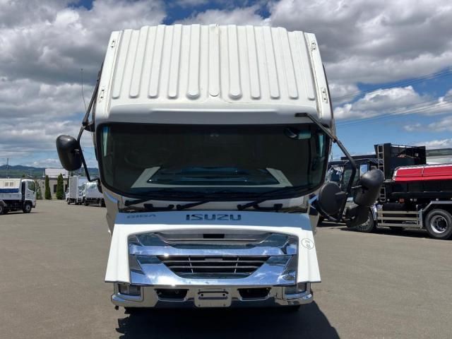 Isuzu GIGA 2016-10 7383915-25