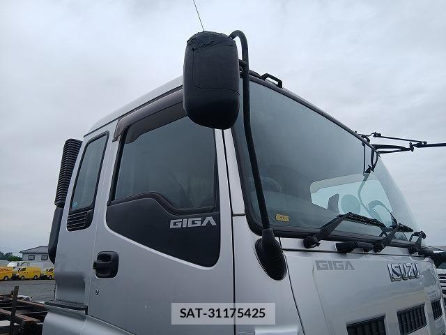 Isuzu GIGA 2013-03 7500715-9