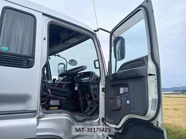 Isuzu GIGA 2013-03 7500715-16