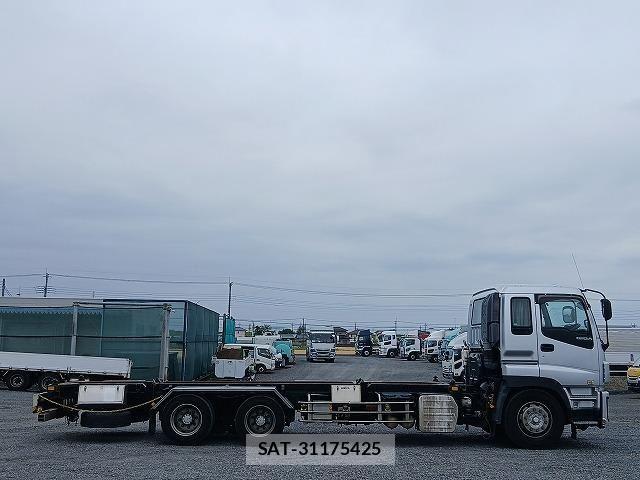 Isuzu GIGA 2013-03 7500715-3