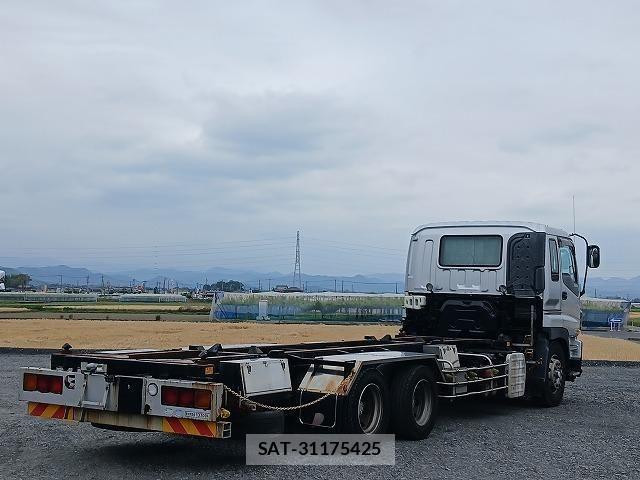 Isuzu GIGA 2013-03 7500715-4