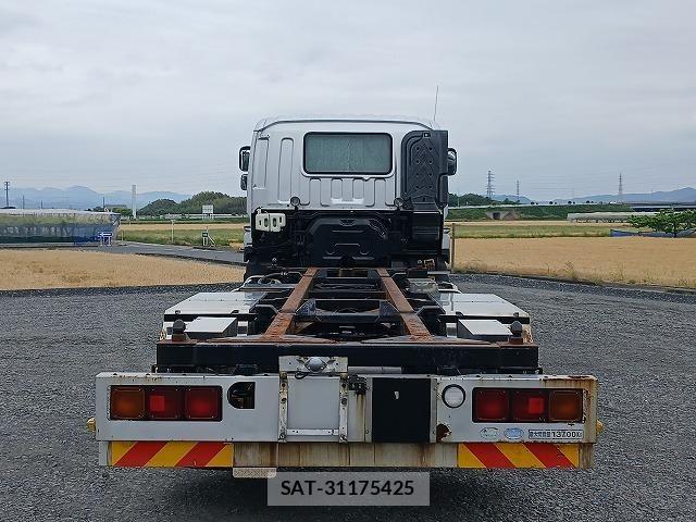 Isuzu GIGA 2013-03 7500715-5