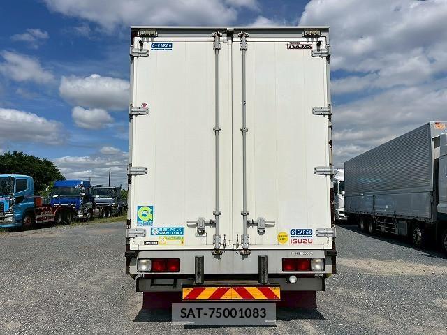 Isuzu GIGA 2014-07 7500717-6