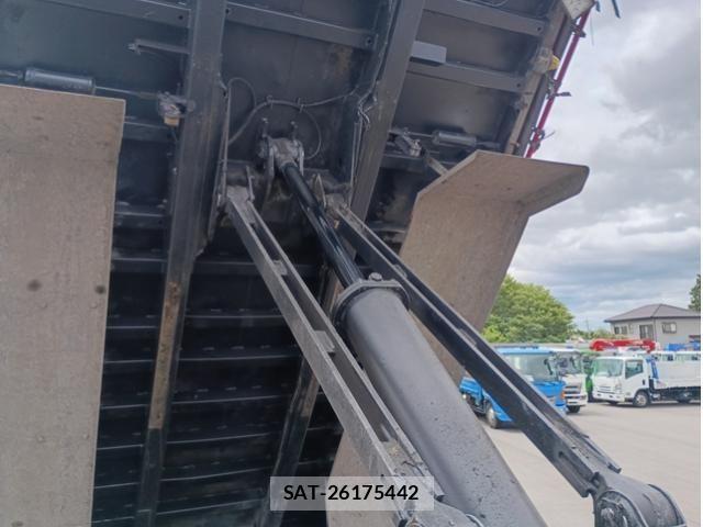 Isuzu GIGA 2017-01 7500710-8