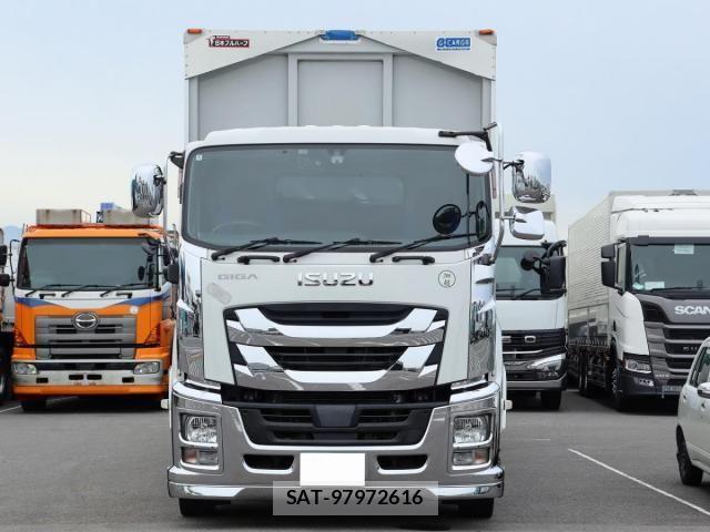 Isuzu GIGA 2017-03 7508731-1