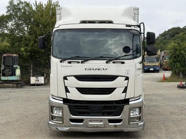 Isuzu GIGA 2016-09 7606896-0