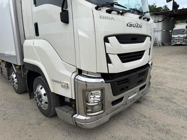 Isuzu GIGA 2016-09 7606896-9